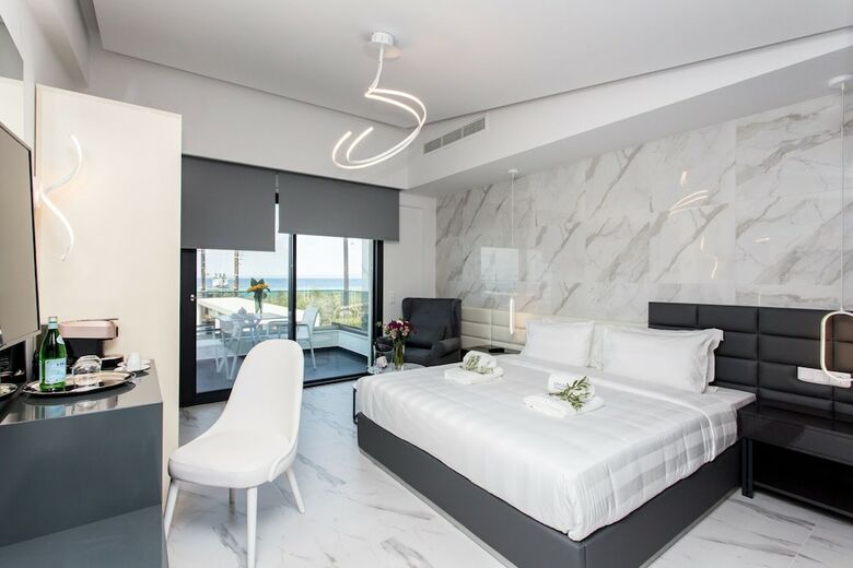 Hotel Crystal Villas & Suites