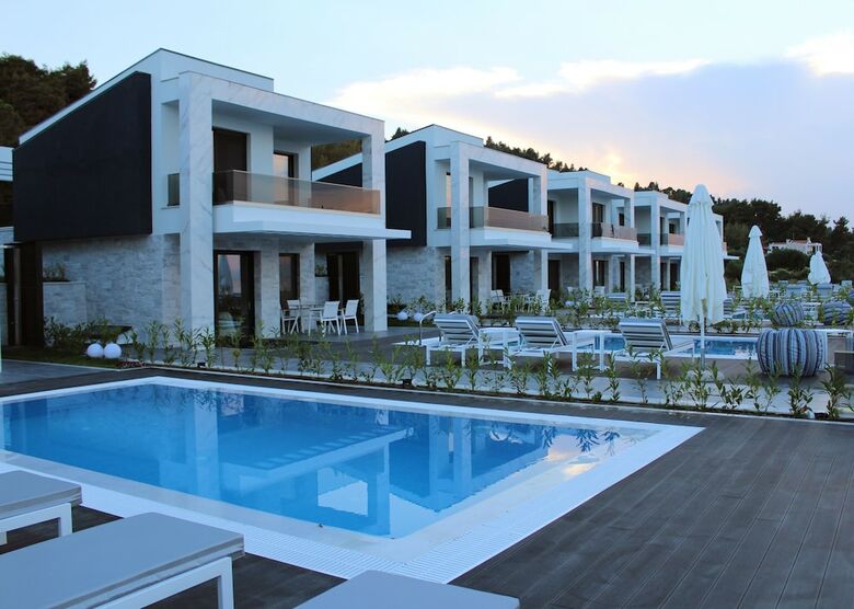 Hotel Crystal Villas & Suites