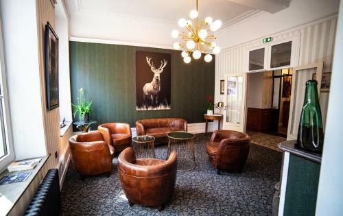 Hotel Les Hauts de Montreuil / Le Patio