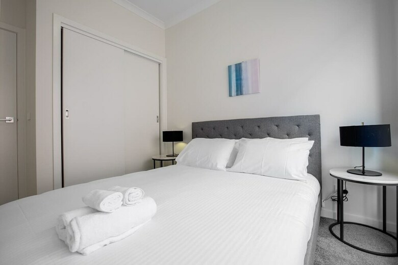 Comfy And Warm Home In Point Cook