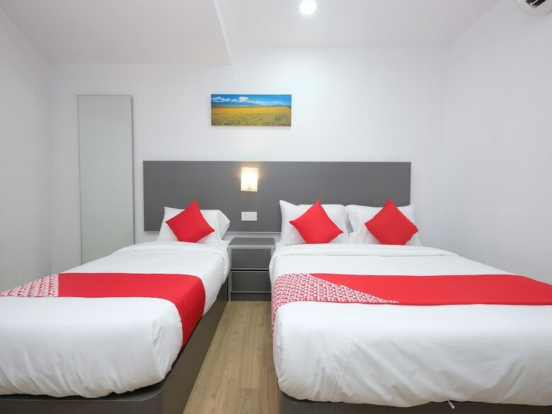 Oyo 44043 First Garden Hotel