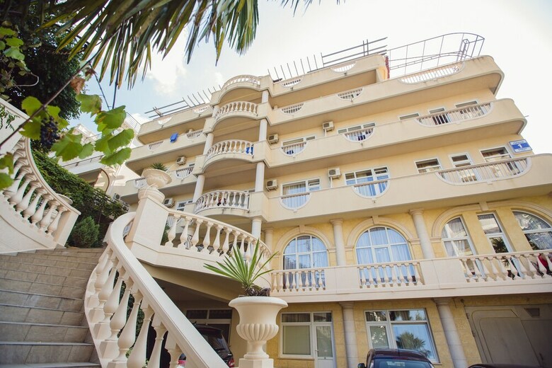 Hotel Grace Nairi