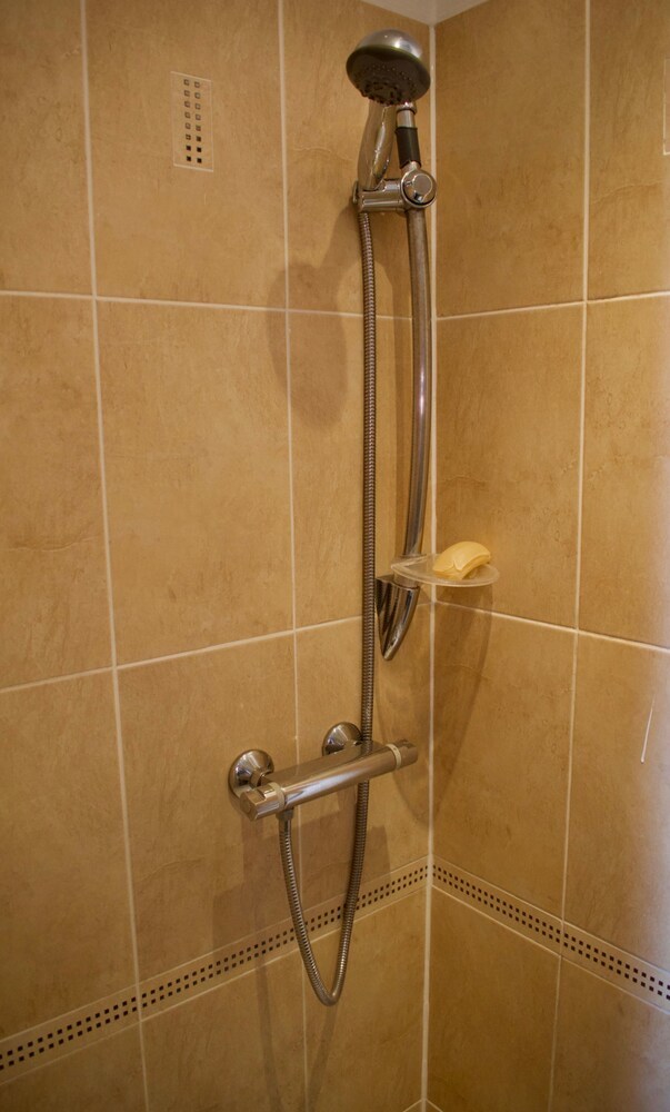 Bright And Central 3 Bedroom Apartment