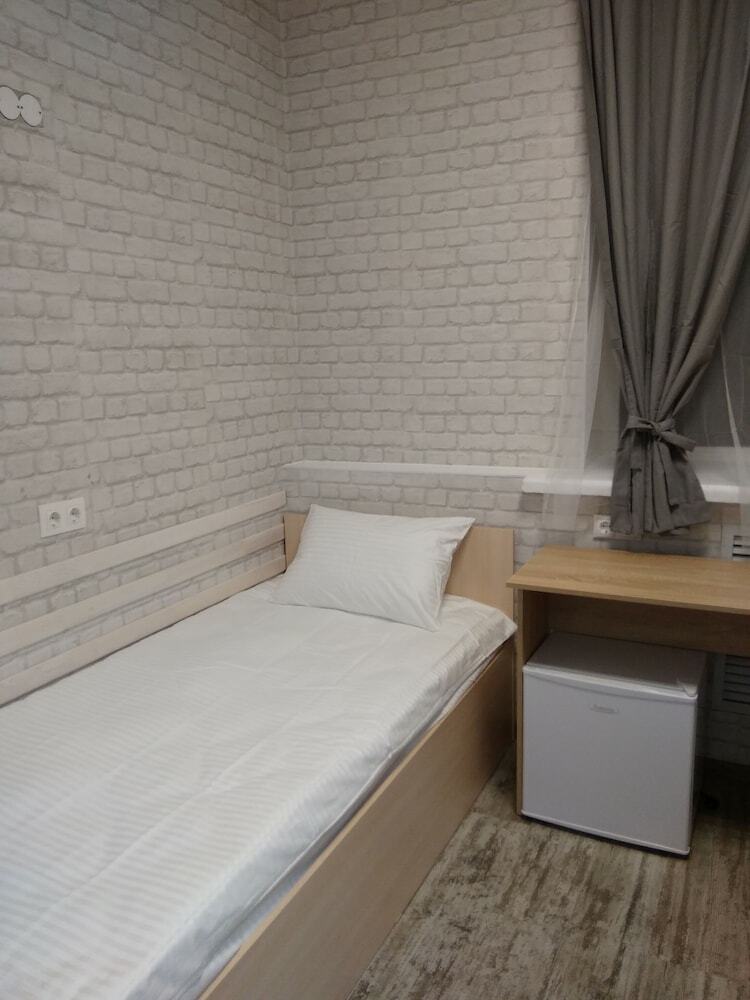 L-hotel