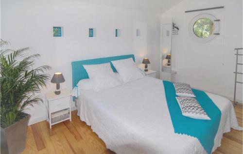 Holiday Home Eyragues Chemin de L'arenier II