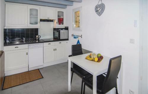 Holiday Home Eyragues Chemin de L'arenier II