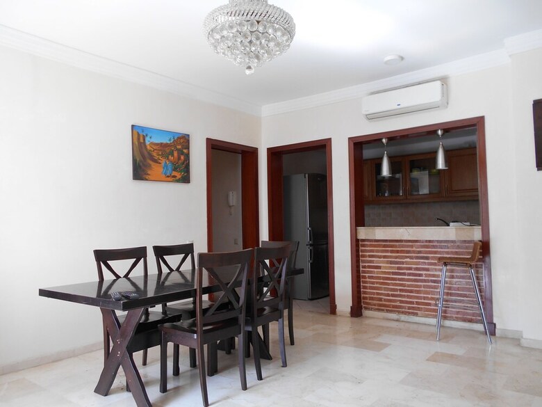 Lovely Two Bedroom Apartment Ref T24302