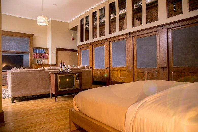 Hotel School 31 Lofts At Colors Studios