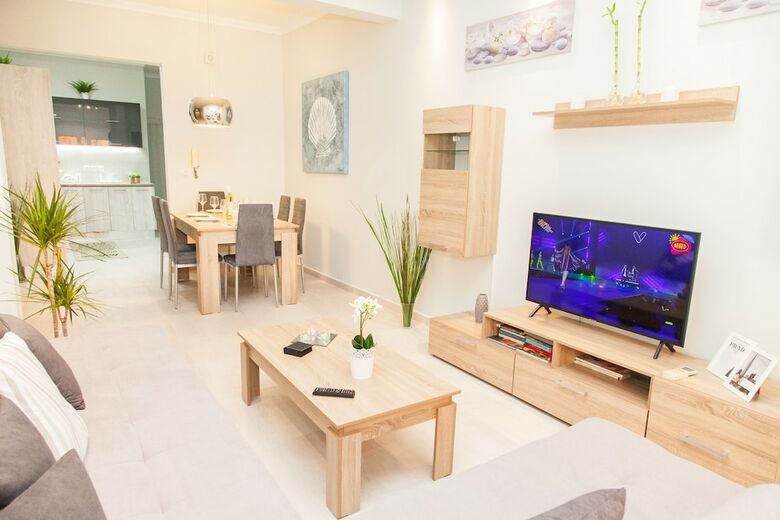 Beautiful And Cozy Apartment In Piraeus