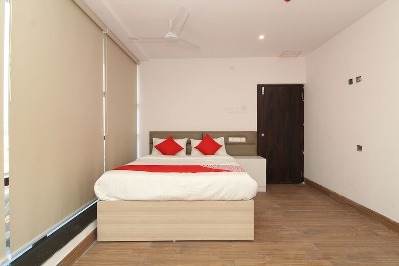 Hotel Oyo 35362 My Place S R Nagar