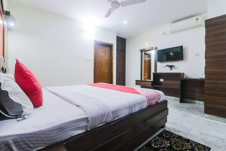 Hotel Oyo 24696 Green Point