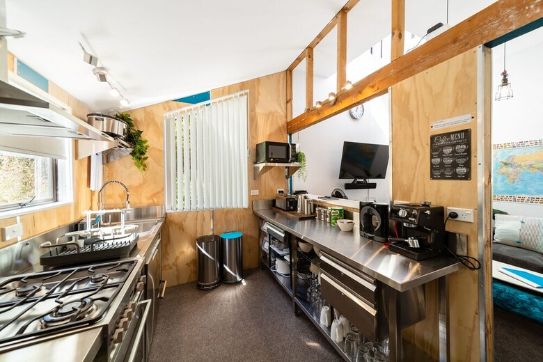 16 Guests. Unique, Central, Mountain & Lake Views