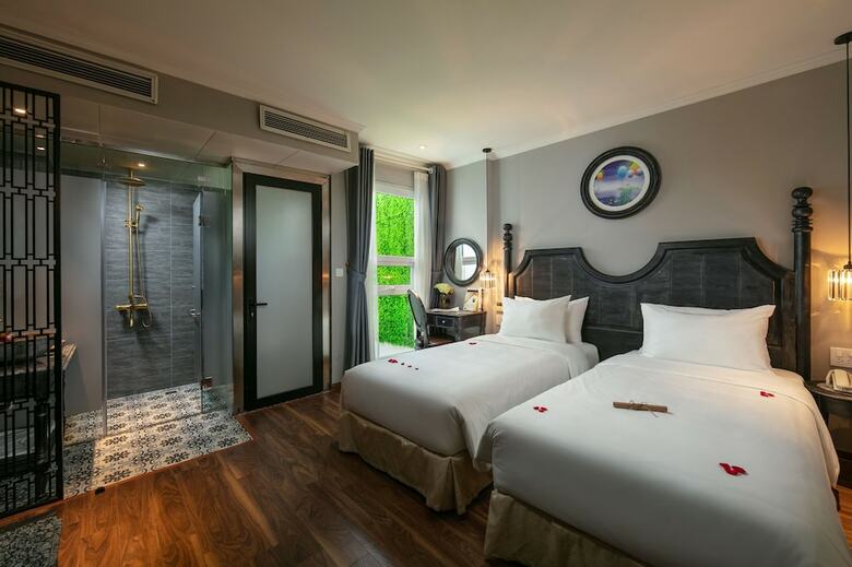 Shining Central Hotel & Spa