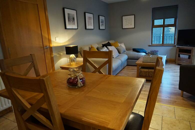 Dromore Court - Luxury Apartment