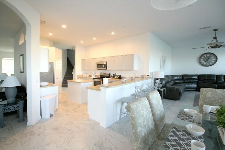 Large 5 Bed Villa With South Facing Pool Overlooking Water