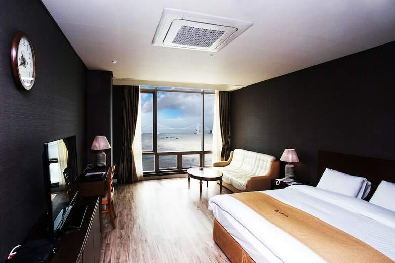 Homers Hotel