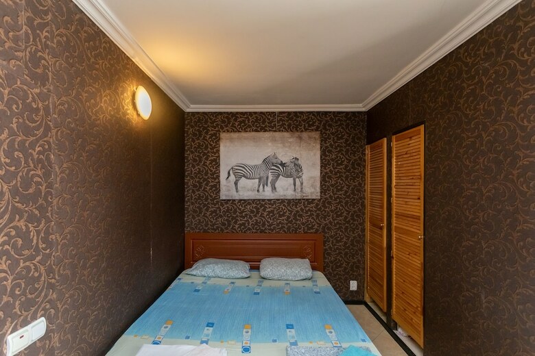 Yakor Hotel