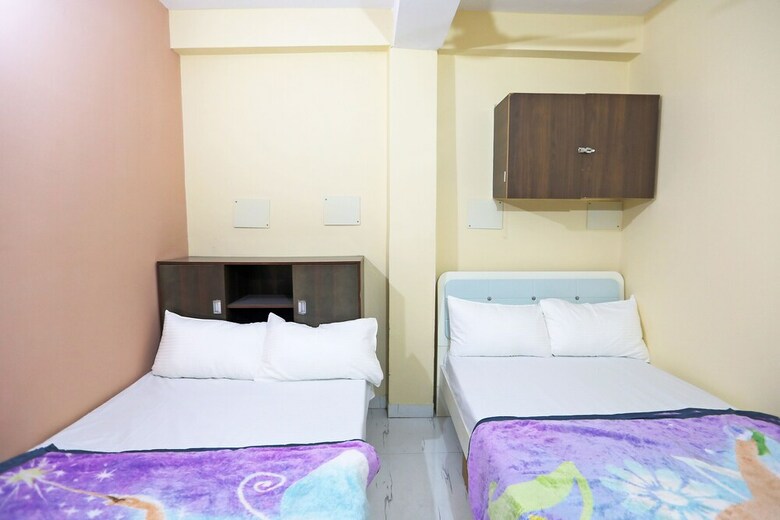 Hotel Spot On 48329 Dee 9 Residency