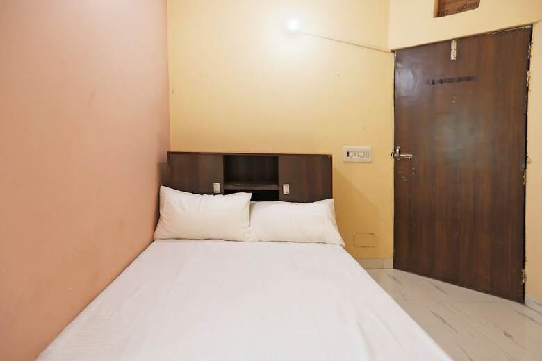 Hotel Spot On 48329 Dee 9 Residency
