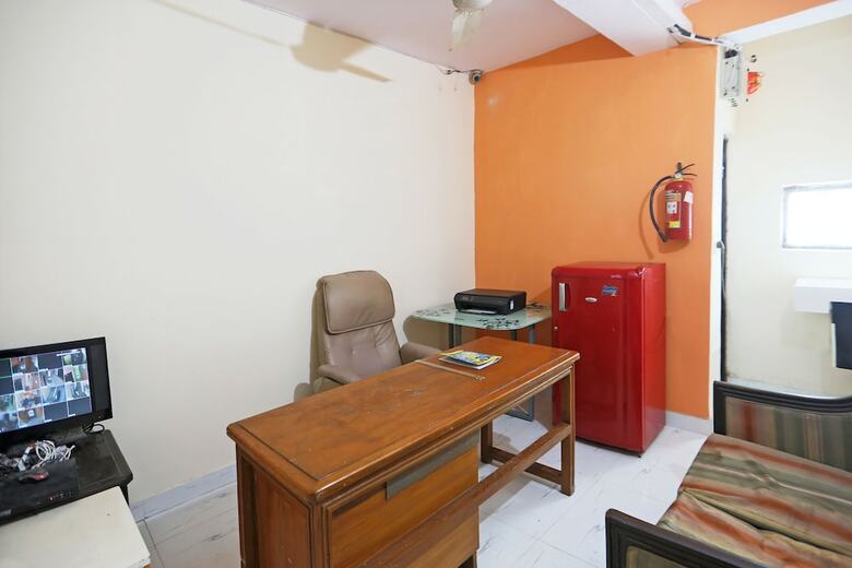 Hotel Spot On 48329 Dee 9 Residency