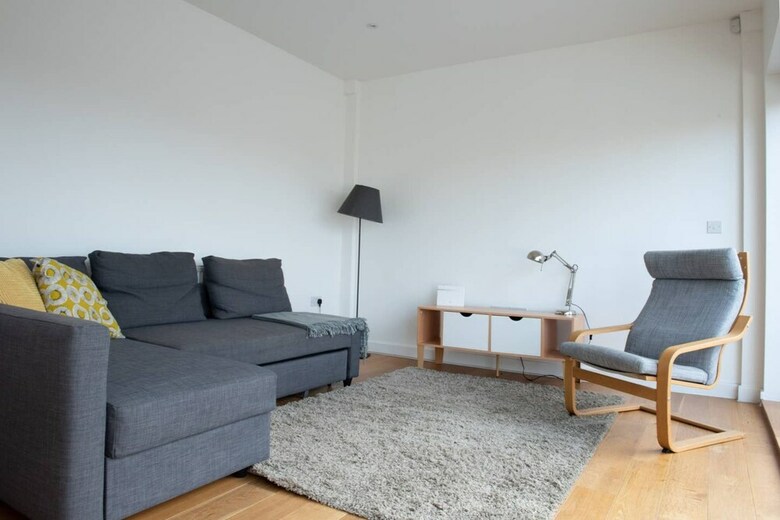 Modern 2 Bedroom Clapham Apartment With Large Terrace