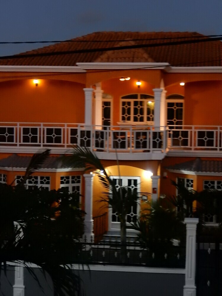 Hotel La Mirage Residence Guest House