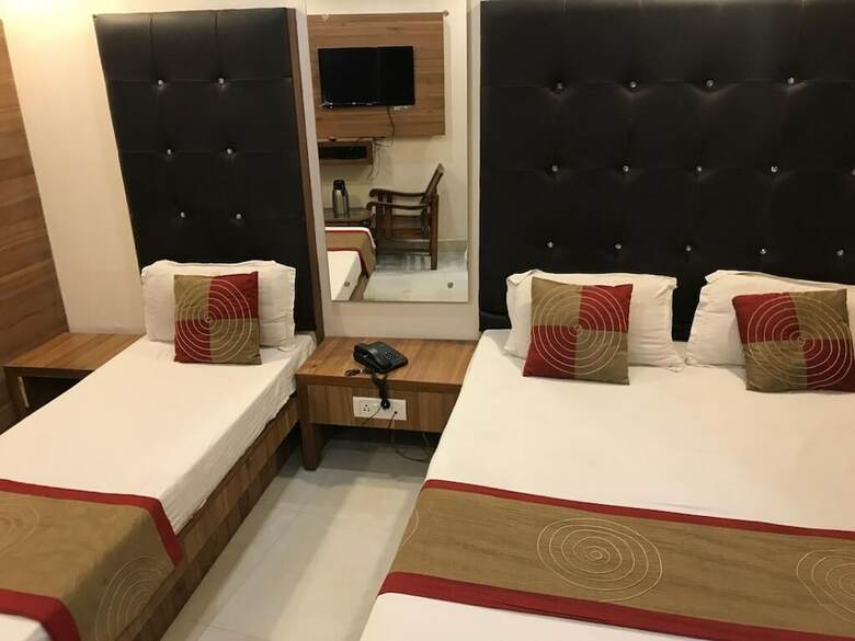 Adb Rooms Hotel Crystal Deluxe