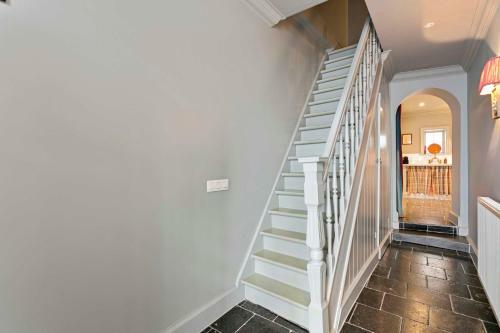 Rustic Private Cottage With 2 King Beds In Old Centre - Groeninghe