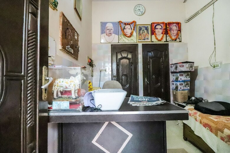 Hotel Spot On 60838 Shri Giriraj Dham