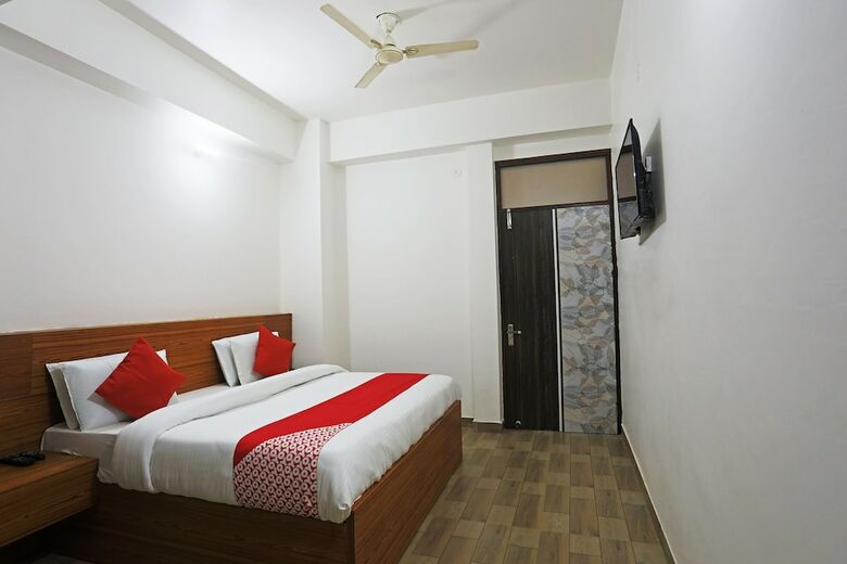 Hotel Oyo 40002 Home Feeling Accommodation