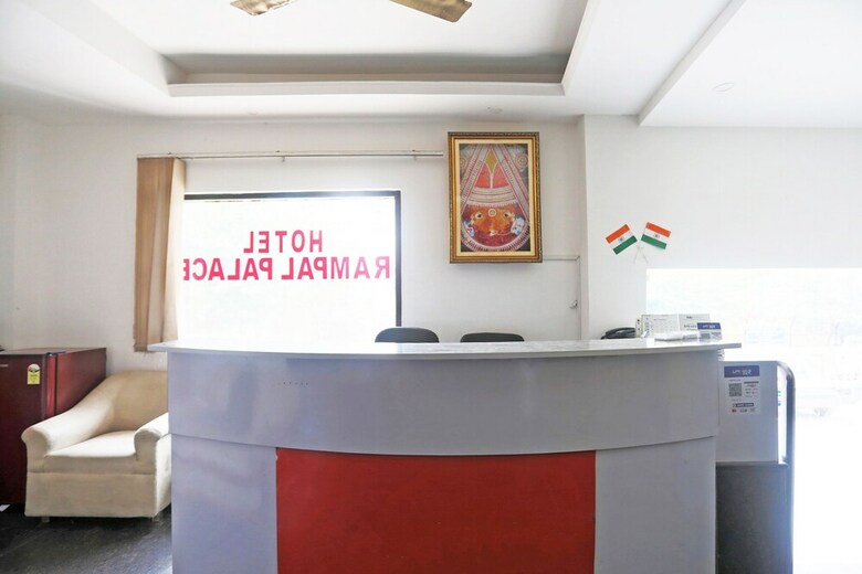 Hotel Oyo 13306 Rampal Palace