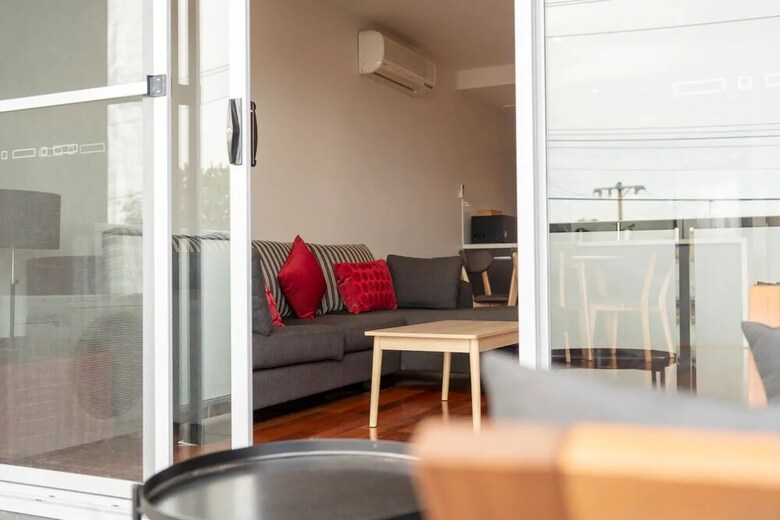 Modern 2 Bedroom Apartment In Brunswick