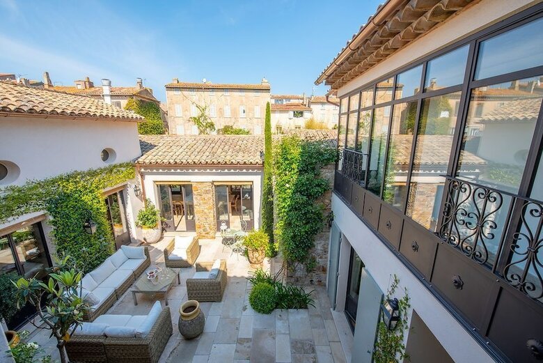 Villa Glamira By The Pearls Collection