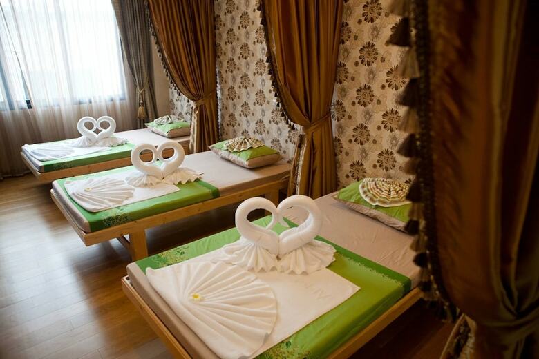 Hotel Alisha Court