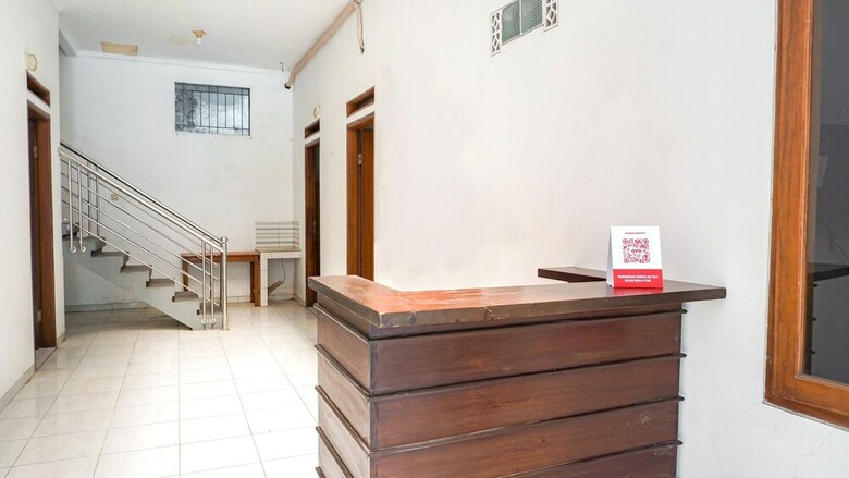 Hostal Oyo 1932 Srimahi Residence