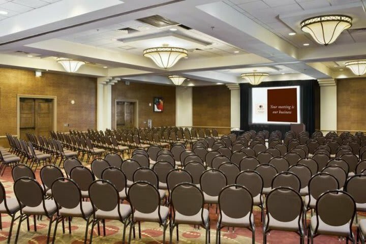 Doubletree Hotel Memphis Downtown