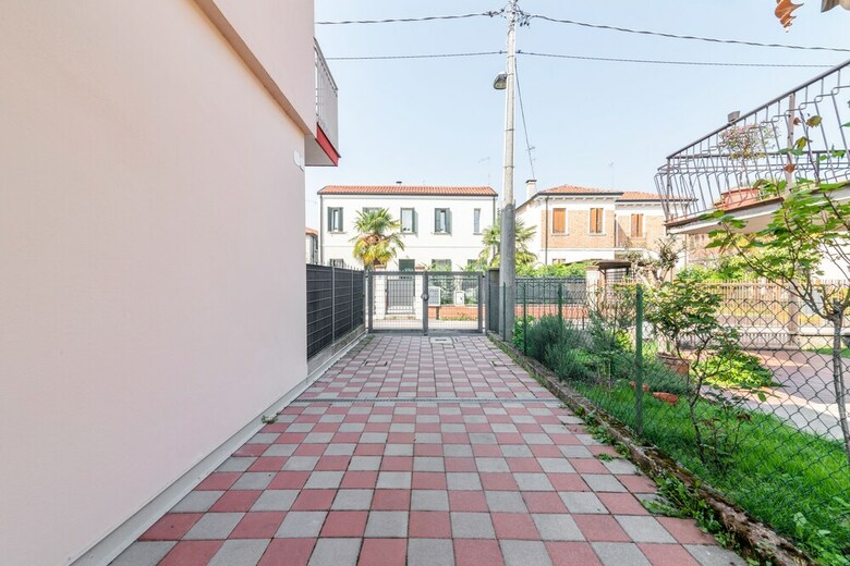 Santa Rita Roomy Apartment