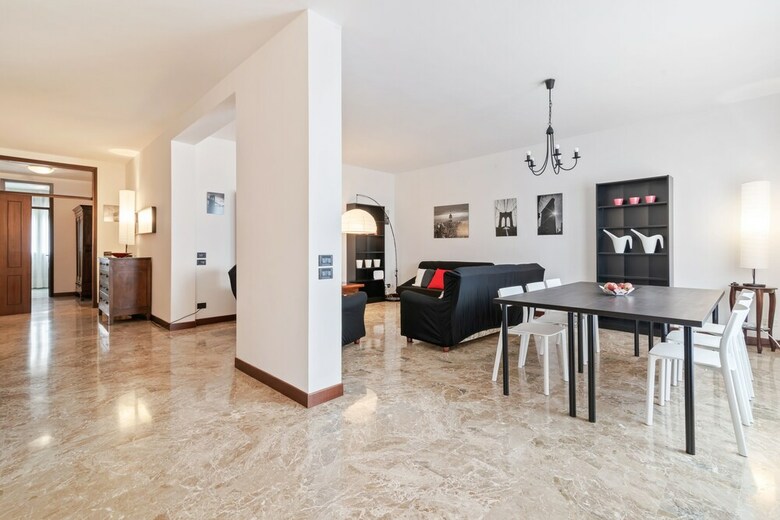 Torre Roomy Apartment