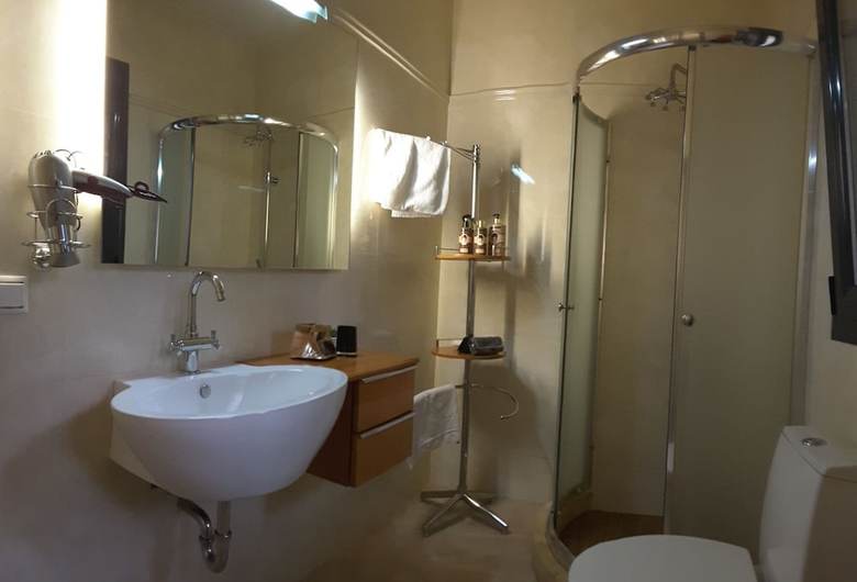 Bow Lux Apartments