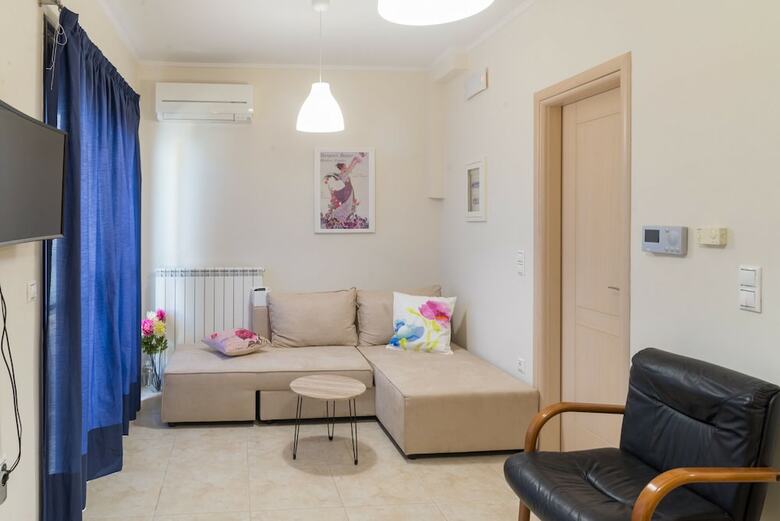 Bow Lux Apartments