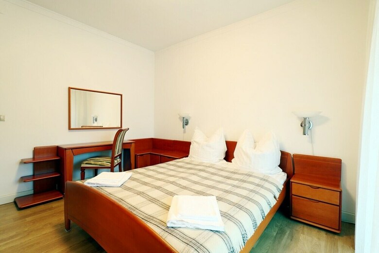 Emerald Apartment