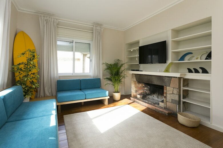 Hostal Circle Surfcamp - Porto Surf House Hostel