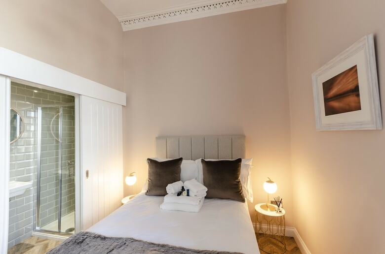 Aparthotel Sweeney Apartments And Rooms