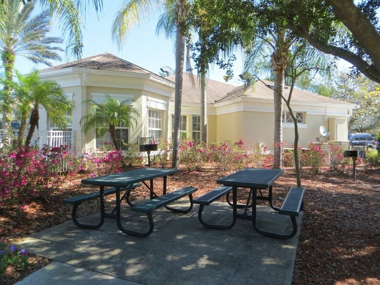 Peaceful 5 Bedroom Pool Home In Windsor Palms Resort