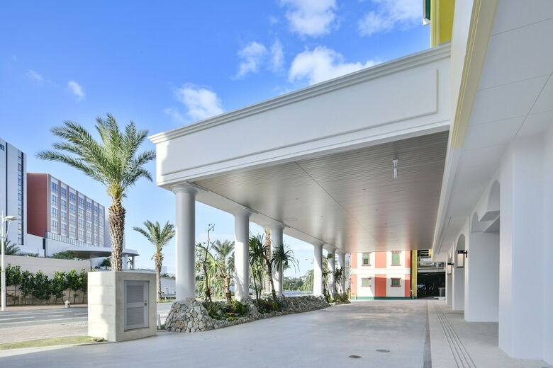 Hotel Lequ Okinawa Chatan Spa & Resort