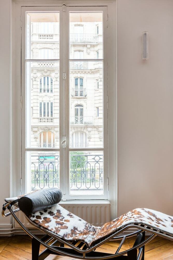Apartamento Dark Sophistication In The 16th