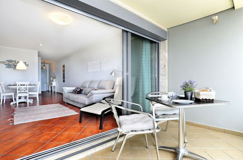 Ocean Breeze Apartment