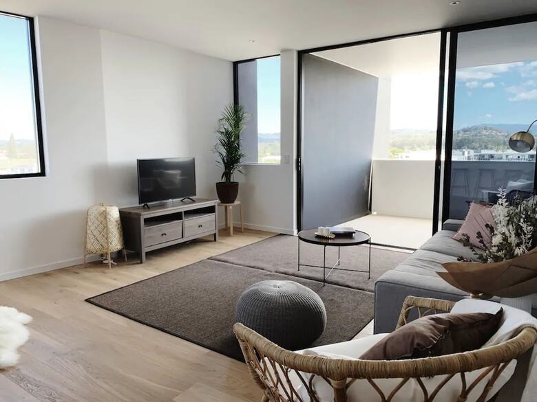 Modern 2 Bedroom Palm Beach Apartment With Ocean Views