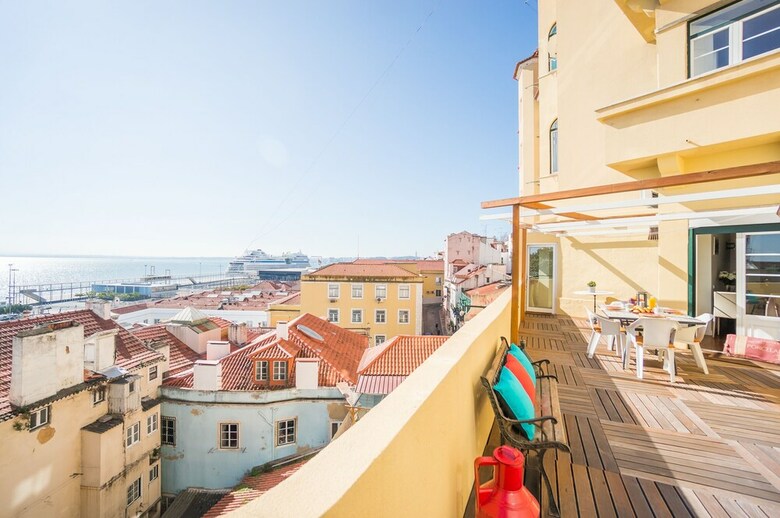 Panoramic Tagus River Terrace Apartment In Alfama