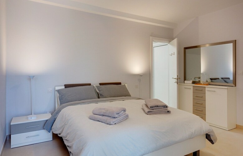 Brand New Designer Finished Apartment, Central Location
